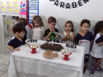 Aniversariantes. Ana Cláudia, Alice Beatriz e João Lucas Sala. Infantil I A