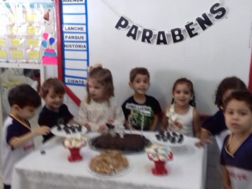 Aniversariantes. Ana Cláudia, Alice Beatriz e João Lucas Sala. Infantil I A