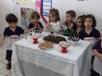 Aniversariantes. Ana Cláudia, Alice Beatriz e João Lucas Sala. Infantil I A