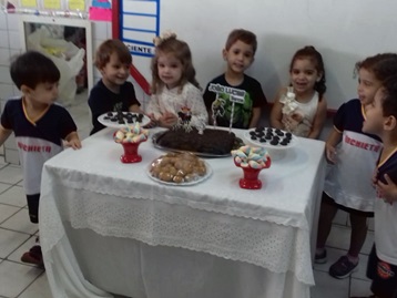 Aniversariantes. Ana Cláudia, Alice Beatriz e João Lucas Sala. Infantil I A