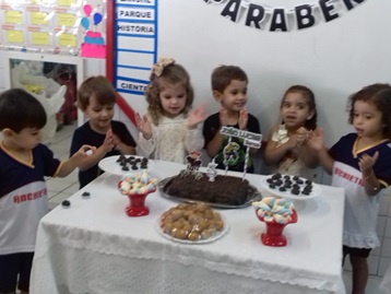 Aniversariantes. Ana Cláudia, Alice Beatriz e João Lucas Sala. Infantil I A