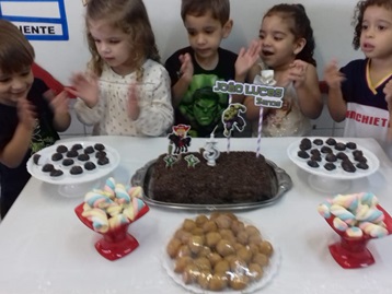 Aniversariantes. Ana Cláudia, Alice Beatriz e João Lucas Sala. Infantil I A