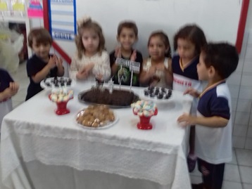 Aniversariantes. Ana Cláudia, Alice Beatriz e João Lucas Sala. Infantil I A