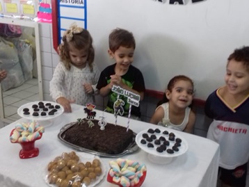 Aniversariantes. Ana Cláudia, Alice Beatriz e João Lucas Sala. Infantil I A