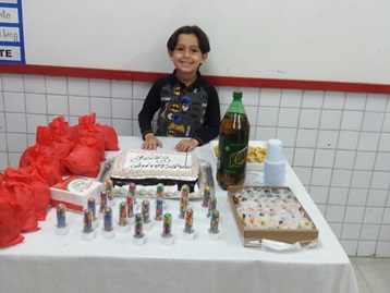 Aniversariantes Maria Isabelle, Lucildo Augusto e Rafhael Jamir Sala. Infantil IV A Professora. Rosângela Souza