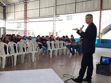 O Colégio Anchieta recebe Giovanni Santoro